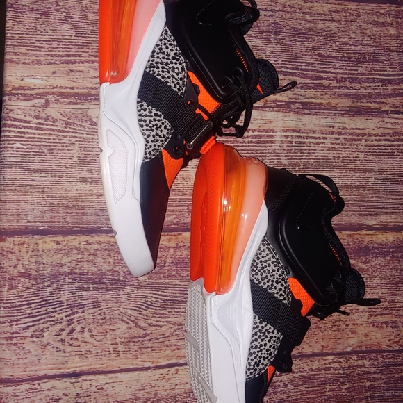 Nike Air Max 270 - Picture 3 of 5